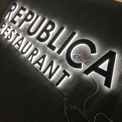 OEM ODM البلاستيك الأبجدية الاكريليك علامة مضيئة الإعلان واجهة المحل