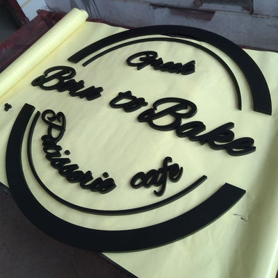 علامة أحرف ثلاثية الأبعاد من الأكريليك غير مضيئة لشعار الشركة على الحائط