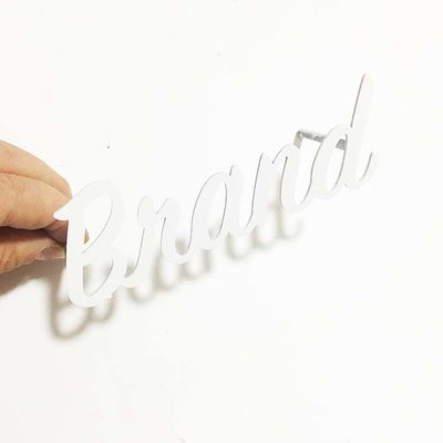 قطع مسطح طلاء أبيض علامة حرف معدنية نحى SS304 لافتات رسالة قناة