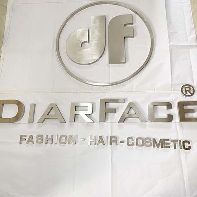 واجهة المتجر الفضية فرشاة ثلاثية الأبعاد للأحرف المعدنية شعار الشركة مطلية بالكهرباء