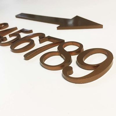 علامة أحرف أكريليك مقطوعة بشكل مسطح لافتات رقم باب أكريليك صلب CE ROHS