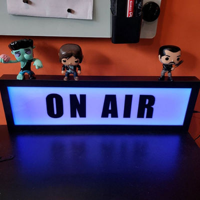 الصمام الأمامي صندوق الضوء المفتوح لافتات ألوان PMS مضيئة شعار الاكريليك ثلاثي الأبعاد