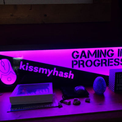 الصمام الأمامي صندوق الضوء المفتوح لافتات ألوان PMS مضيئة شعار الاكريليك ثلاثي الأبعاد