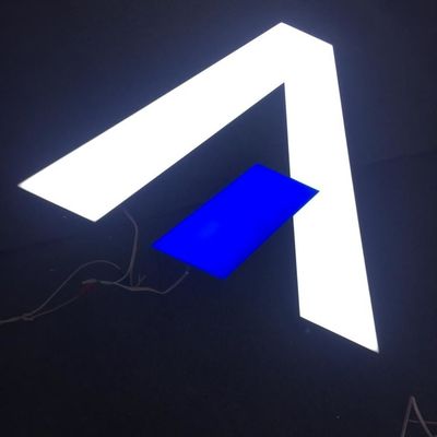 علامة تجارية مخصصة ثلاثية الأبعاد بشعار LED على واجهة المتجر طلاء من الفولاذ المقاوم للصدأ