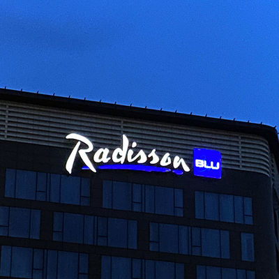 لافتة حروف ثلاثية الأبعاد جذابة ومتينة وقناة LED لوحة مطعم أكريليك 3 مللي متر