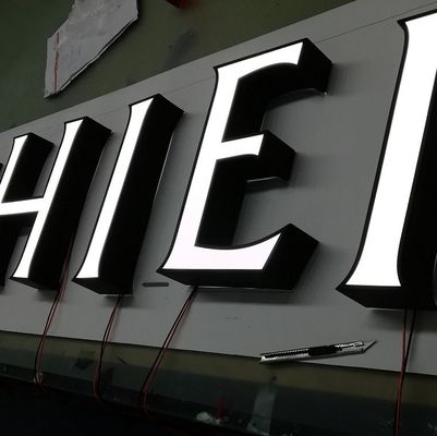 مقاوم للماء 3D رسالة تسجيل الأبجدية معدنية مضيئة 60HZ