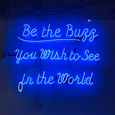 علامات نيون شخصية عالية الشفافية أكريليك عمر 50000 ساعة