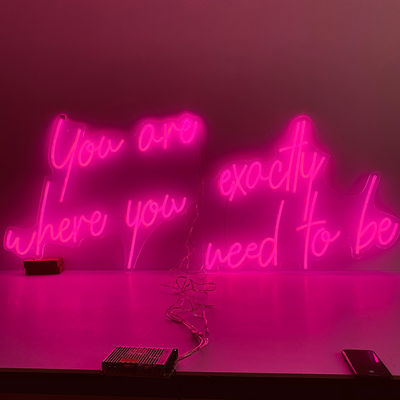 حروف قناة نيون ثلاثية الأبعاد مخصصة من HIGHSPAN مع لوحة أكريليك