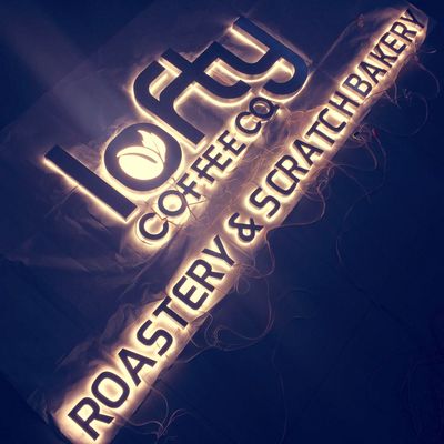 خطابات قناة الاكريليك الراتنج الخلفية مخصصة نحى مطلي بالكروم 12VDC