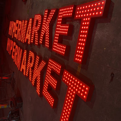 ثقب مثقوب تضيء رسائل قناة LED في الهواء الطلق عملاق مقاوم للماء IP67