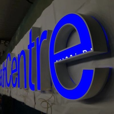 تسوق مع شعار قناة المتجر ، قم بتوقيع ألوان PMS المخصصة